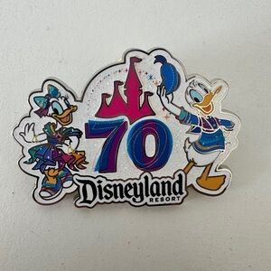 Disney Disneyland Costco Travel Limited Edition Donald Daisy 70th Pin